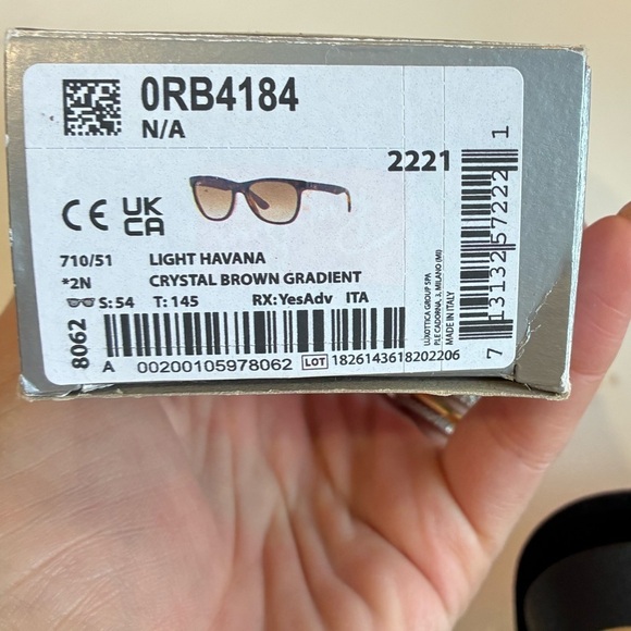 Ray-Ban wayfarer classic sunglasses NWT